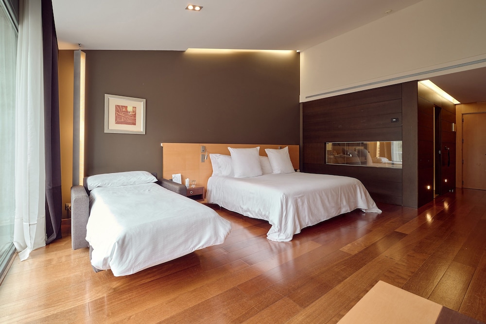 Suite (Park) (2 Adults + 1 Child)