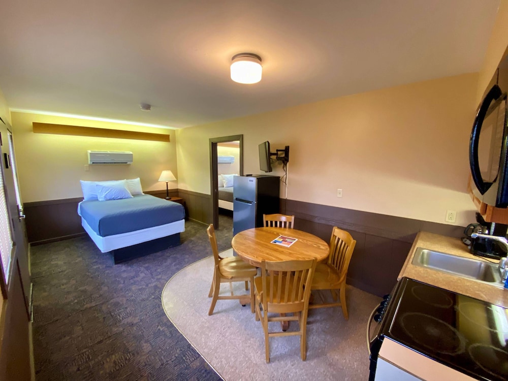 Comfort Suite, Patio, Lake View photo 2