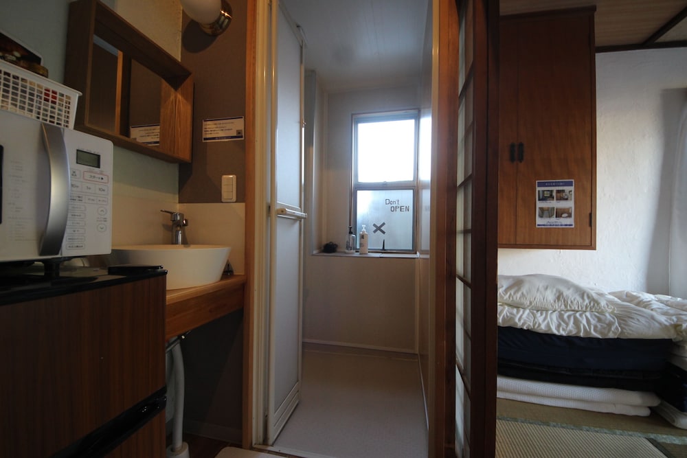 Basic Apartment photo 3