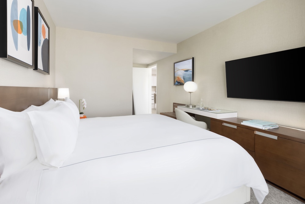 Suite, Multiple Beds, Balcony (Water View)