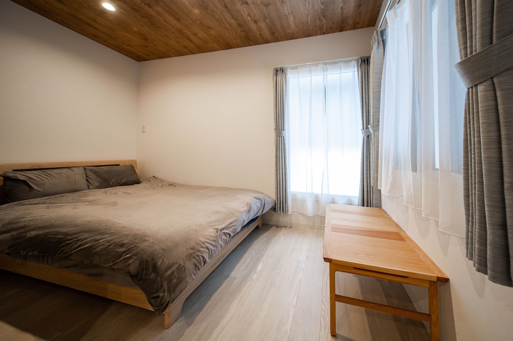 Basic Apartment - Photo 12
