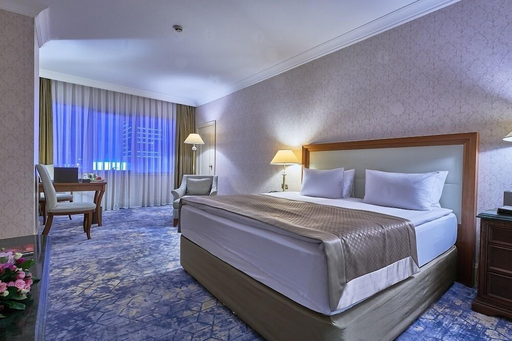 Deluxe Room, 1 King Bed - Photo 1