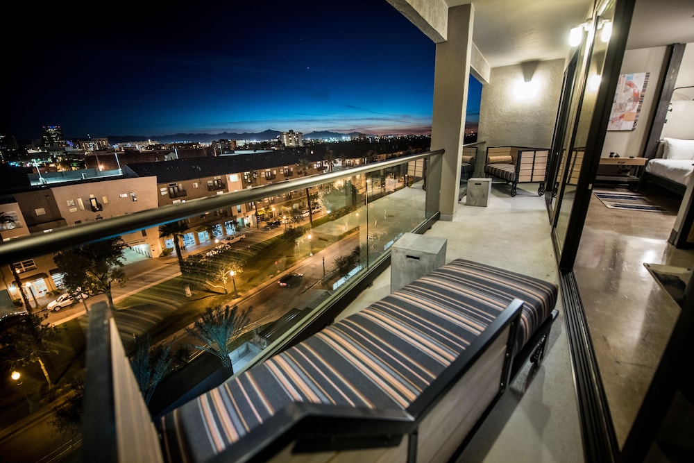 Suite, 1 Bedroom - Photo 2