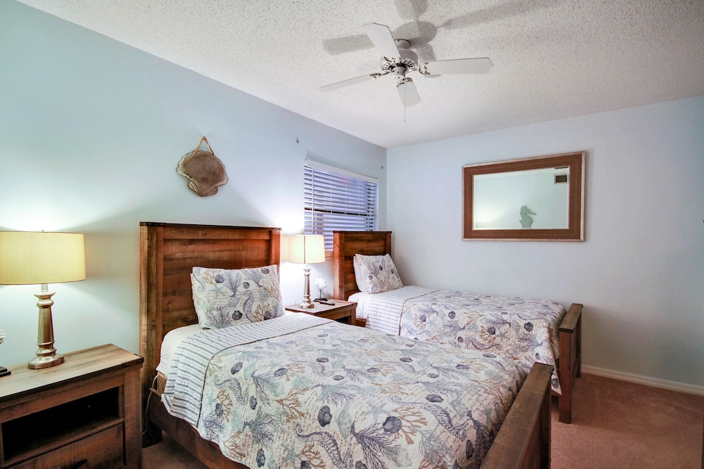 Condo, 1 King Bed (Emerald Isle 101) photo 1