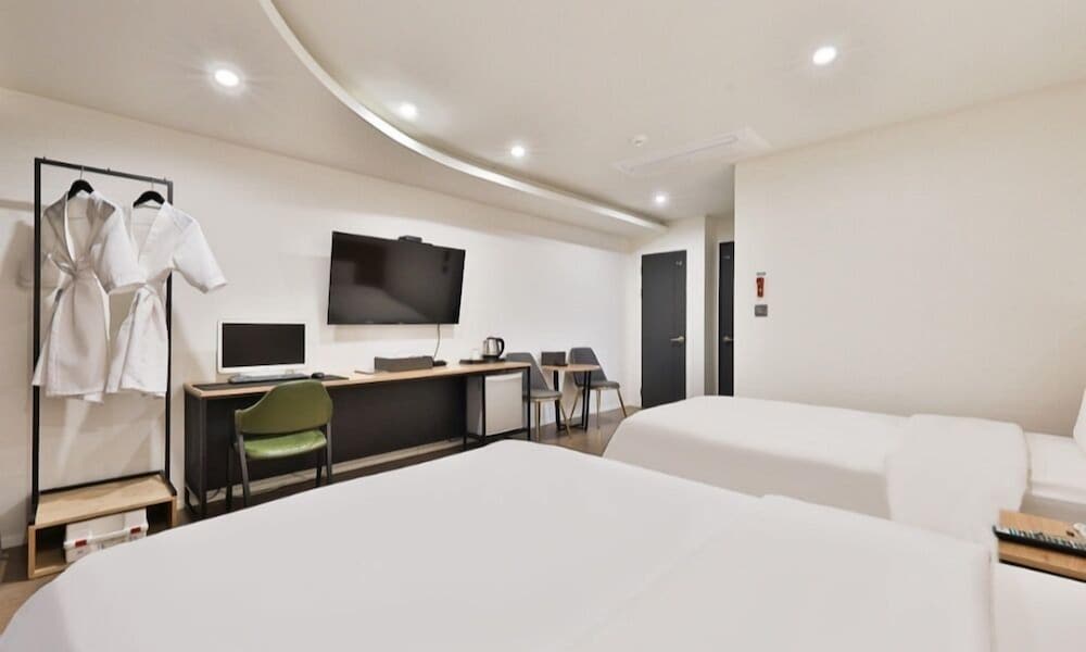 Deluxe Twin Room - Photo 2