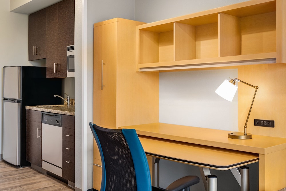 Business Studio, 2 Queen Beds (Hearing Accessible) photo 3