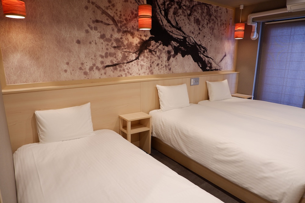 [Non-Smoking] Triple Room (2 Single Beds with Sofa Bed)/ Shower Booth