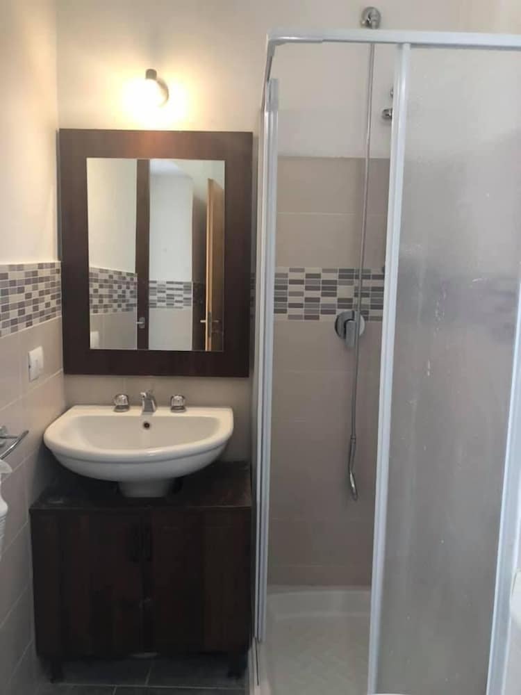 Basic Double Room photo 2