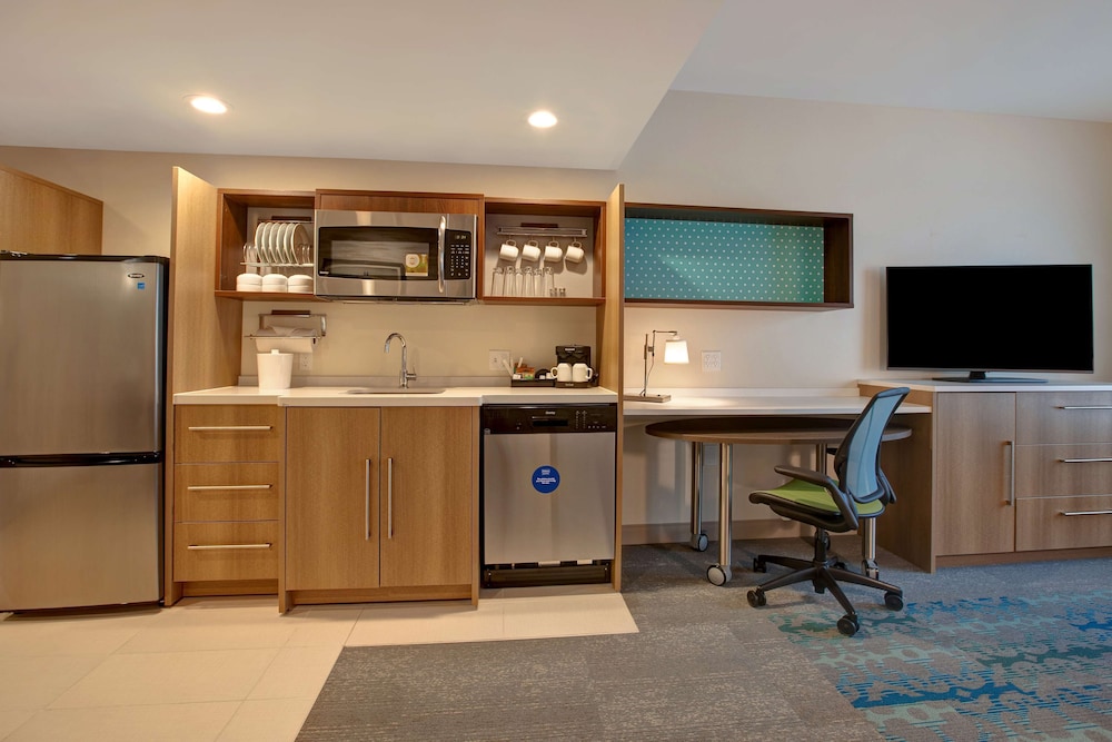 Suite, 1 King Bed, Accessible, Non Smoking (Hearing) - Photo 2