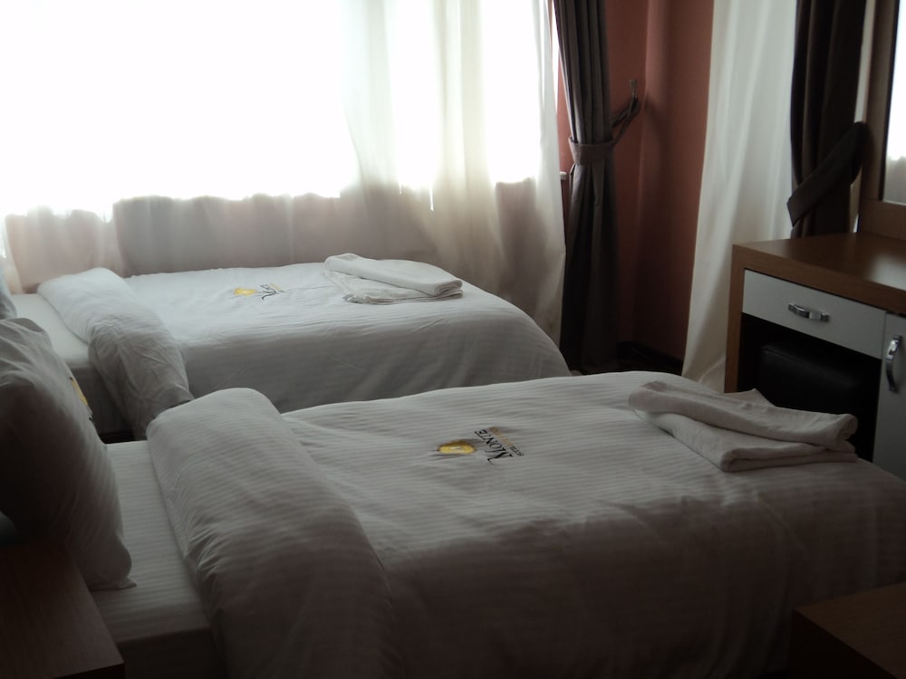 Standard Twin Room, Partial Sea View