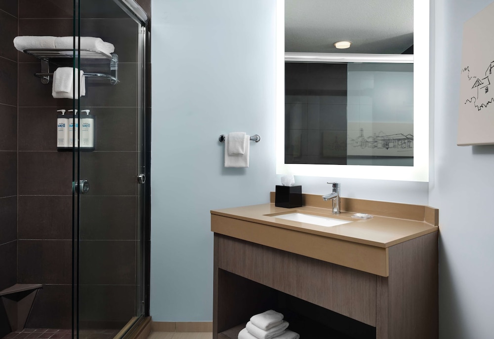 Suite, 1 Bedroom - Photo 4