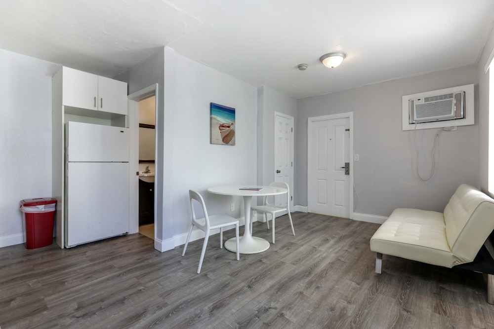 Deluxe Oceanside Queen - Photo 6