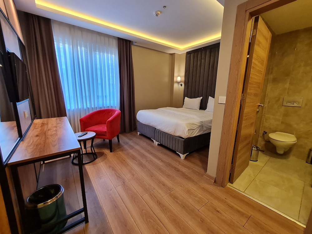Economy Double or Twin Room photo 3