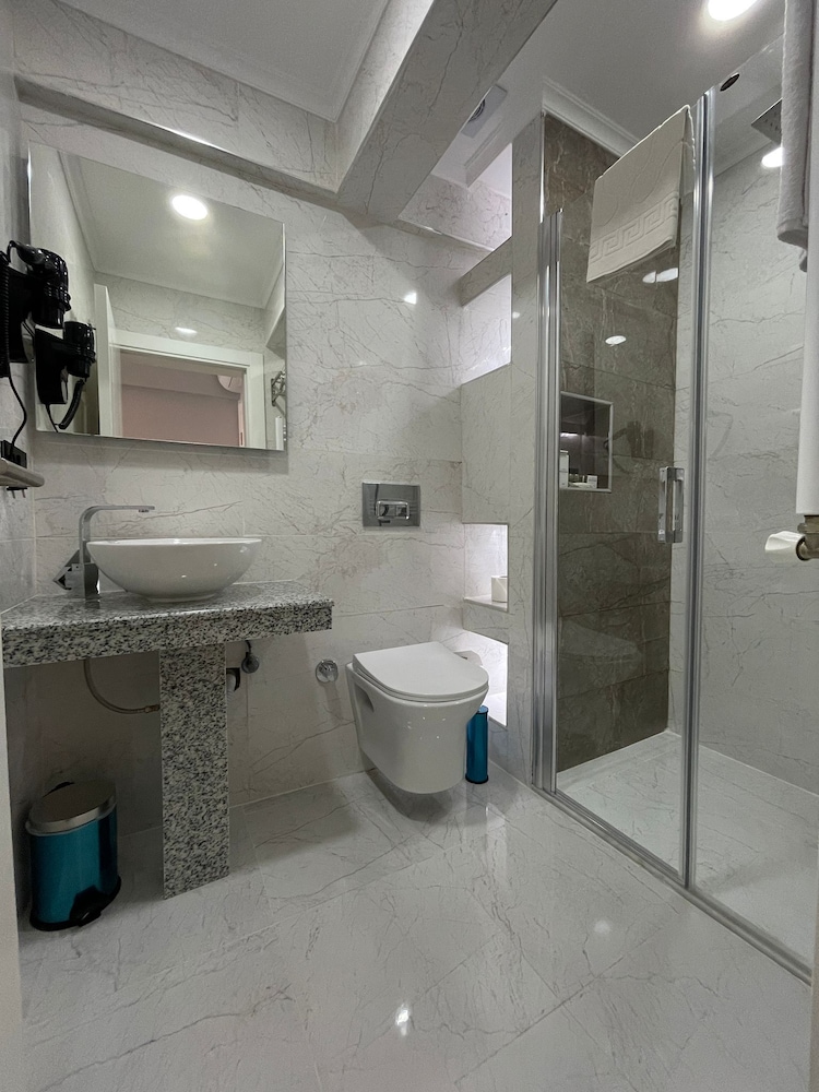 Standard Double or Twin Room photo 3