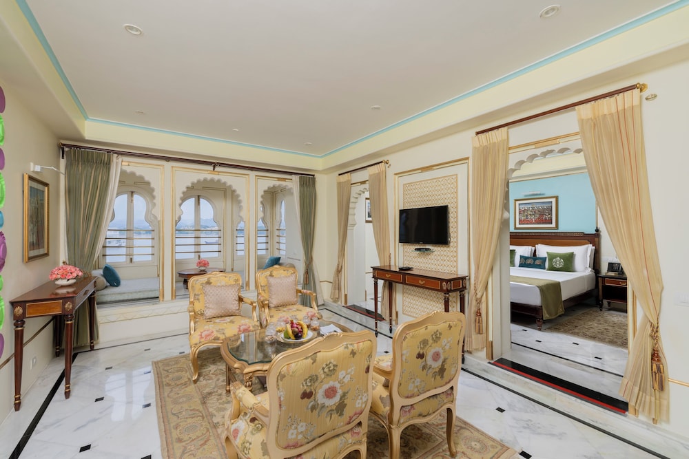 Grand Luxury Suite Courtyard View - Photo 3