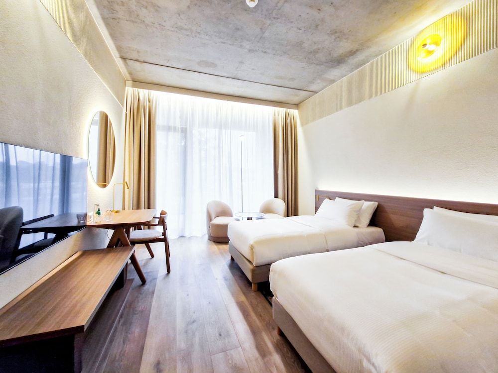 Deluxe Room, Courtyard View