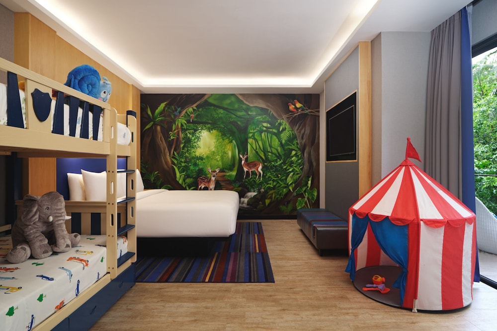 Family Room - Photo 4