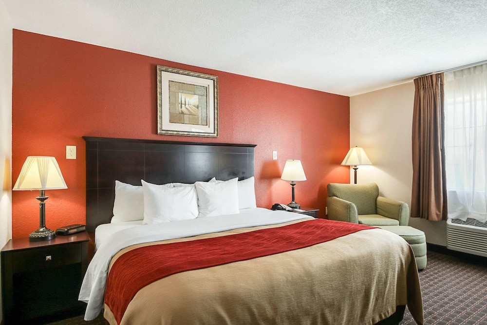 Standard Room, 1 King Bed, Non Smoking - Photo 1