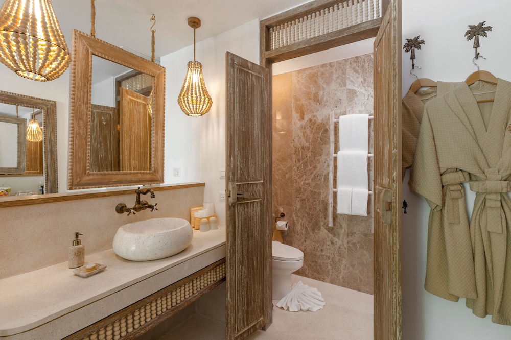 Deluxe Room, Pool Access