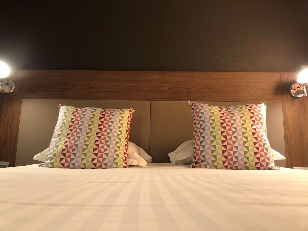 Standard Room, Multiple Beds - Photo 1