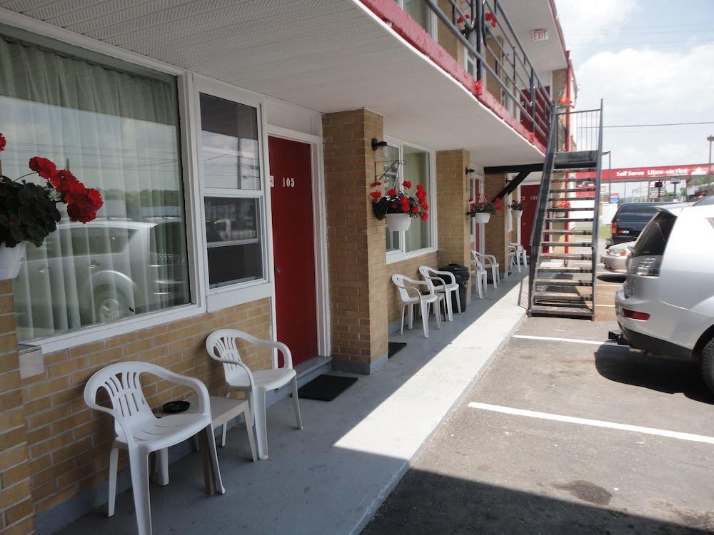 Room with 2 Double Beds Non Smoking Double Occupancy Rate: $10 extra for 3rd and 4th person photo 3