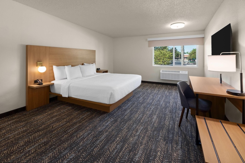 Room, 1 King Bed, Non Smoking - Photo 1