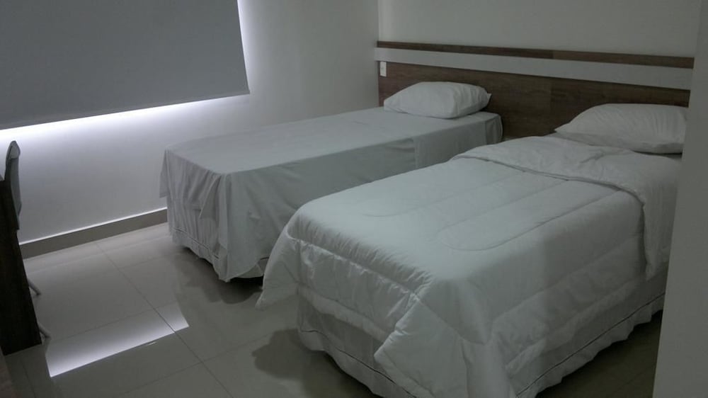 Deluxe Twin Room, 1 Double or 2 Twin Beds photo 2