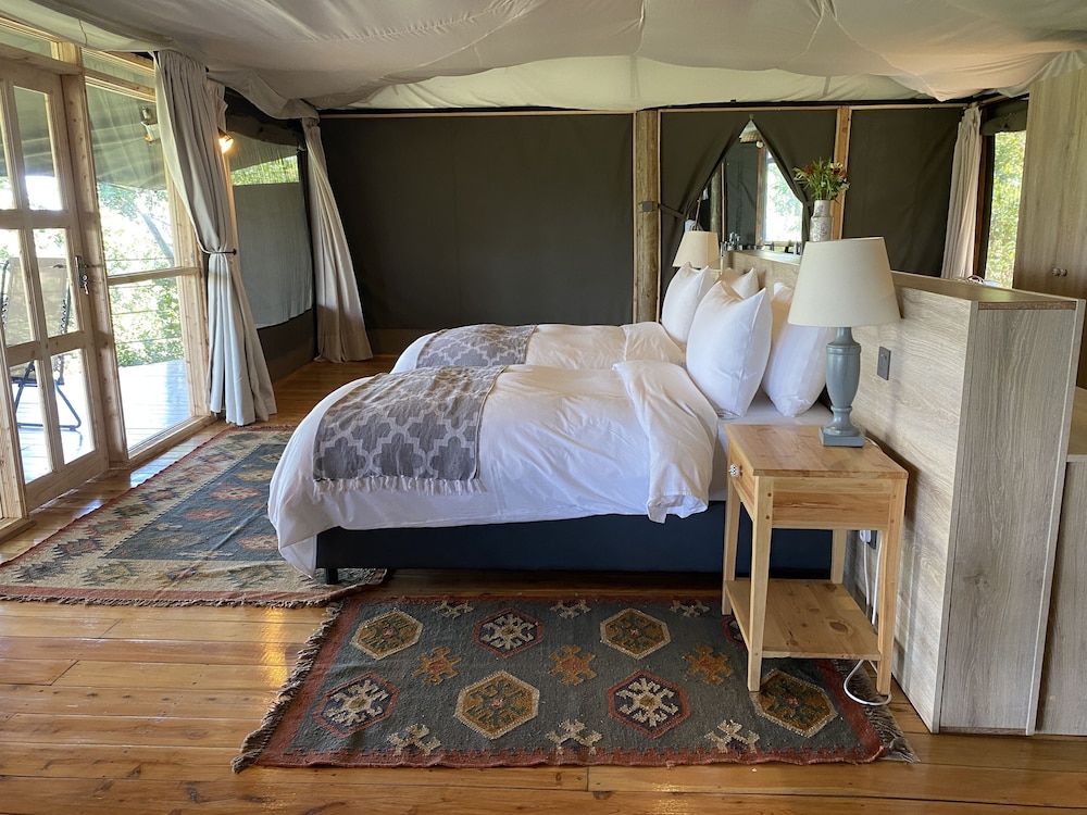 Luxury Tent, 2 Bedrooms, Fireplace, Valley View photo 3