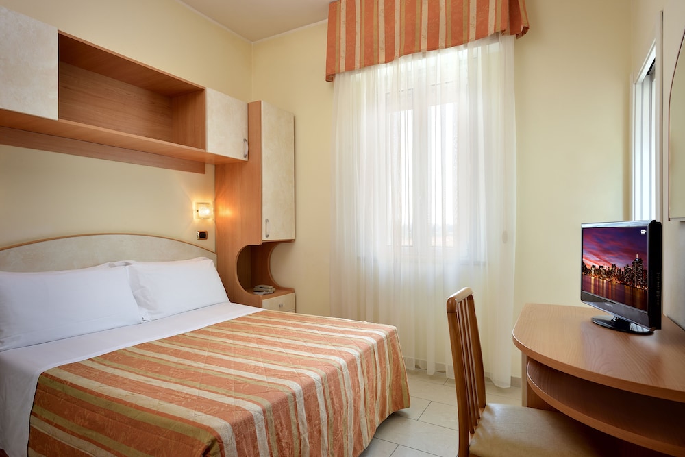 Double or Twin Room - Photo 4