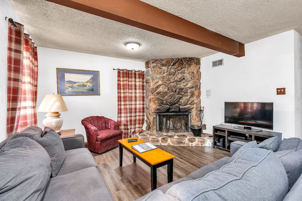 Cabin, Multiple Beds, Patio, Mountain View (Brookside Cottage) photo 1