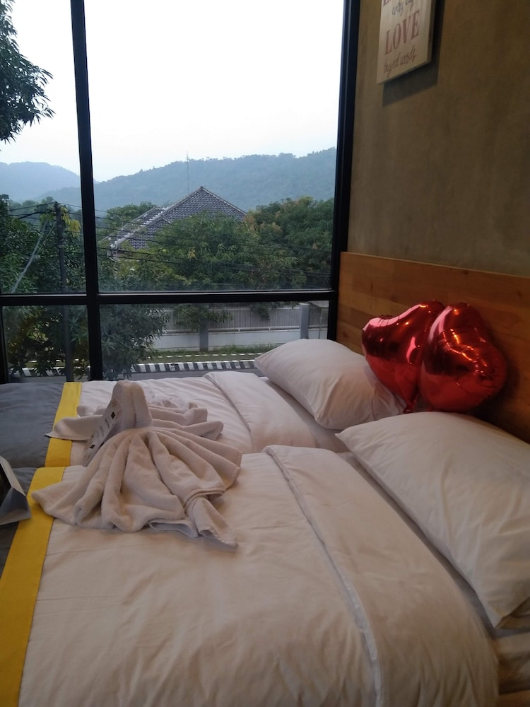 Deluxe Double Room - Photo 16