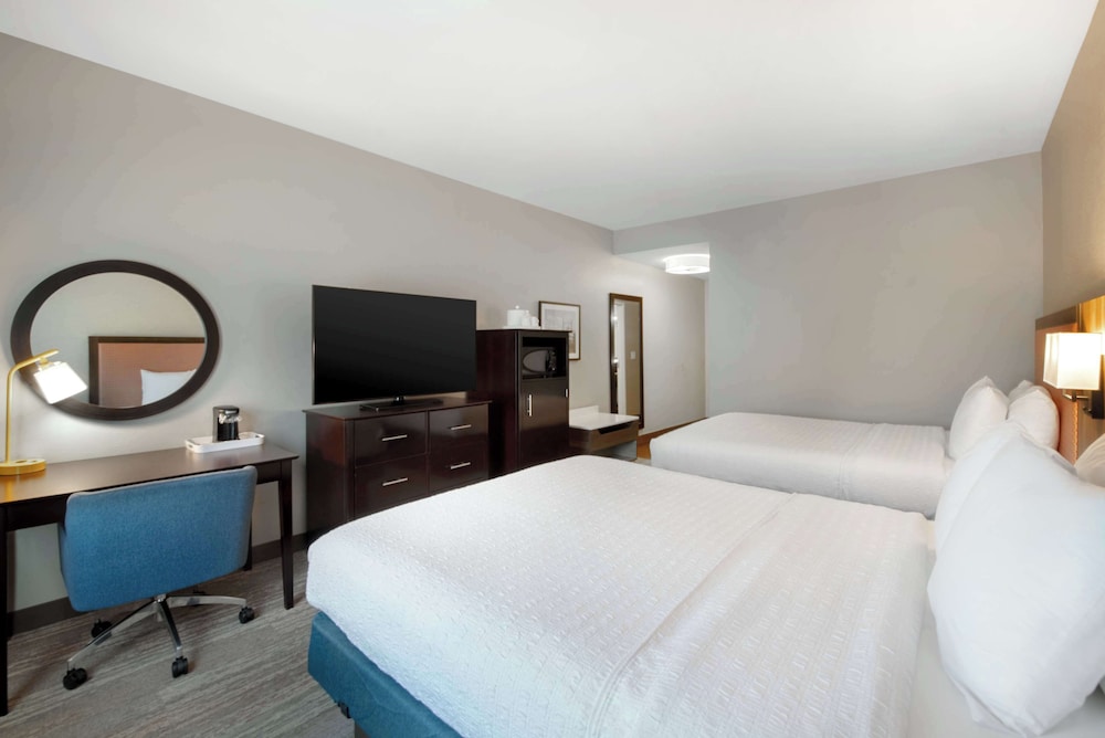 Room, 2 Queen Beds photo 1