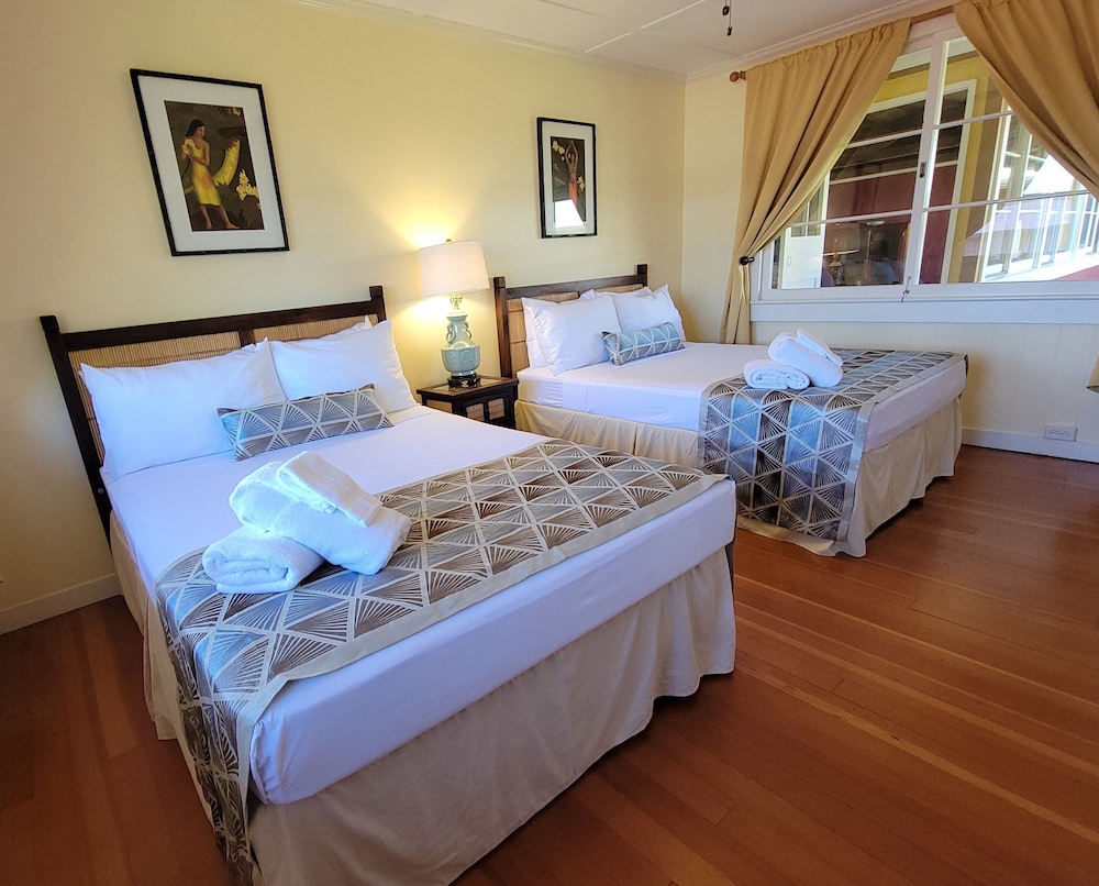 Room, 2 Bedrooms - 1 Queen Bed and 2 Double Bed photo 2
