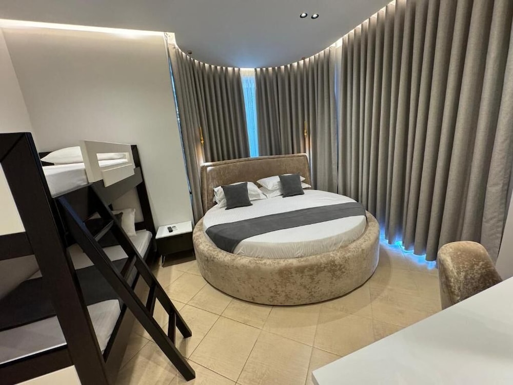Superior Quadruple Room, Balcony, Lake View