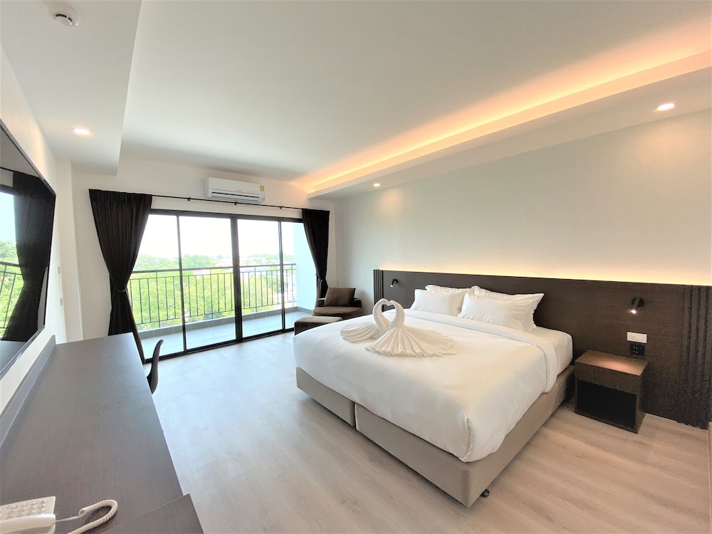 Deluxe Room - Photo 5