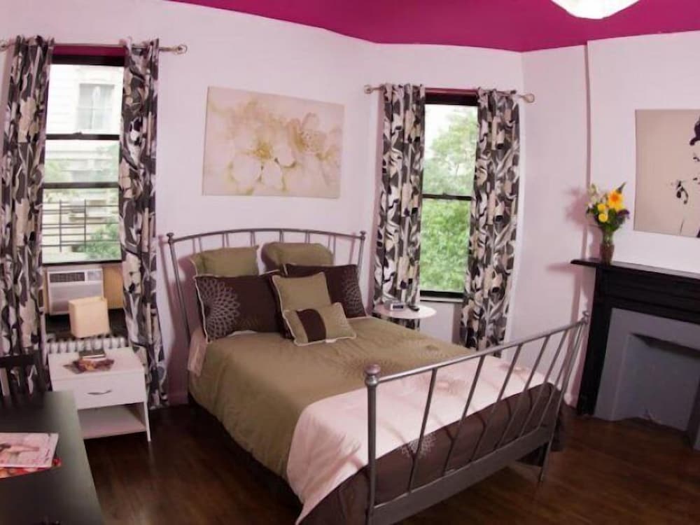 Standard Room, 1 King Bed, Private Bathroom photo 1