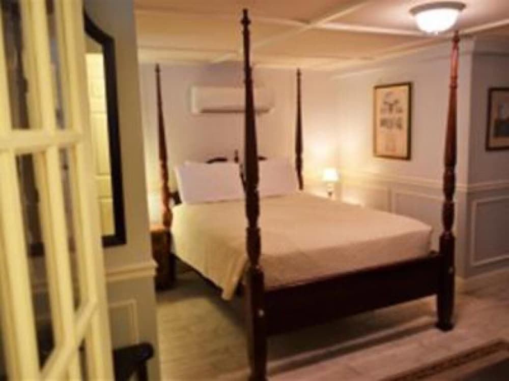 Standard Double Room, Ensuite (Manor Queen Lower Level 1)