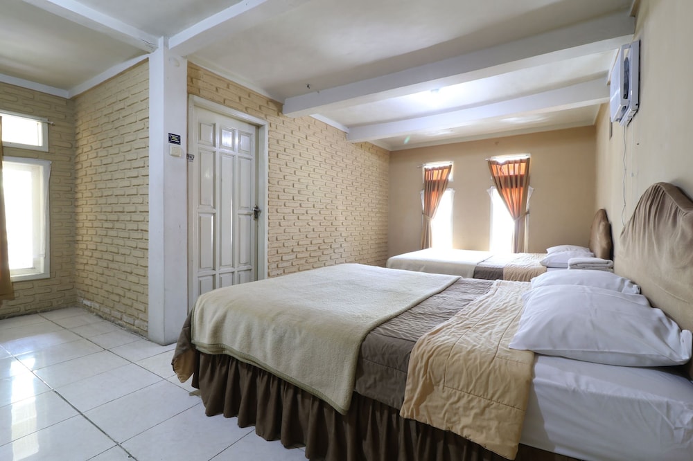 Family Room - Photo 1