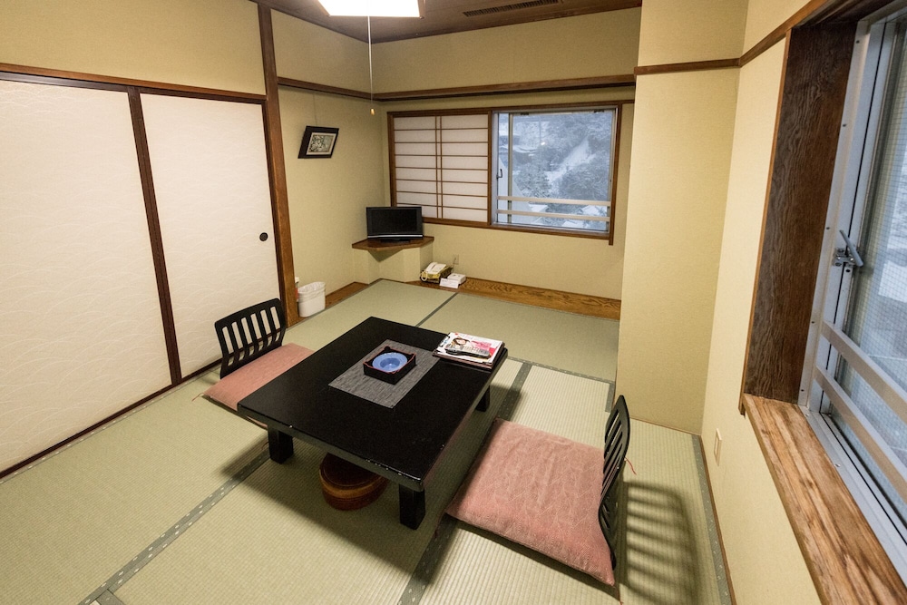 Japanese Traditional Room, 6 Tatami-mats, Shared Bathroom photo 3