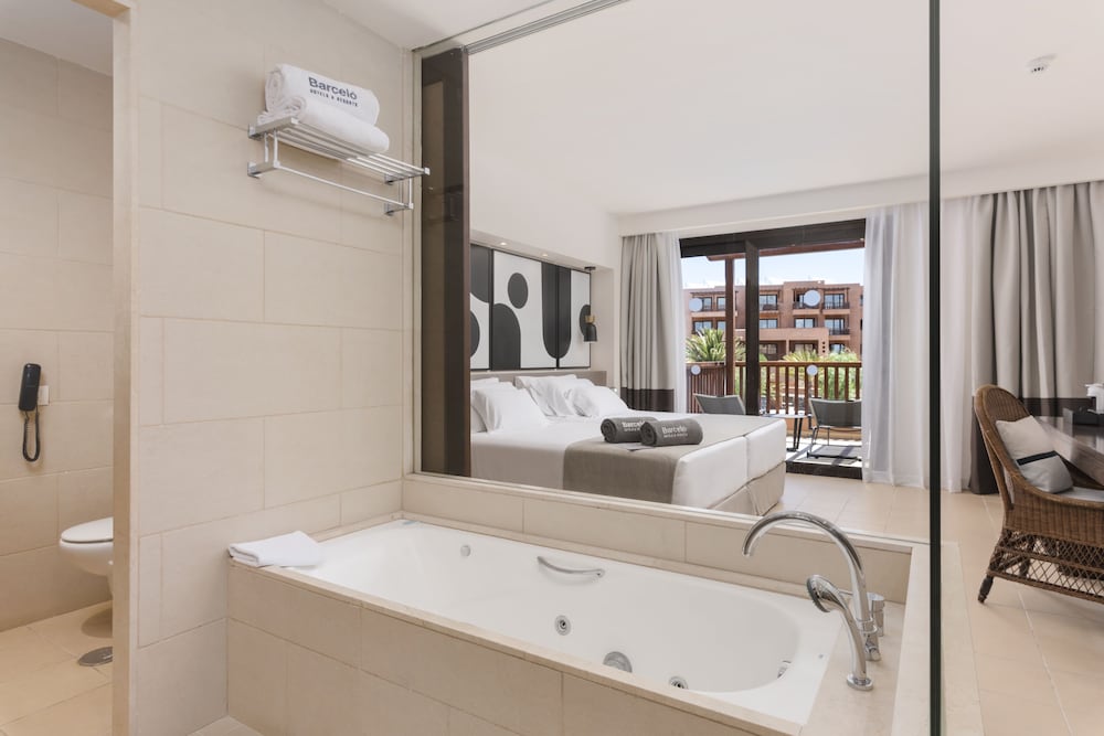 Room (2 con rooms, 2 adults + 2 children)