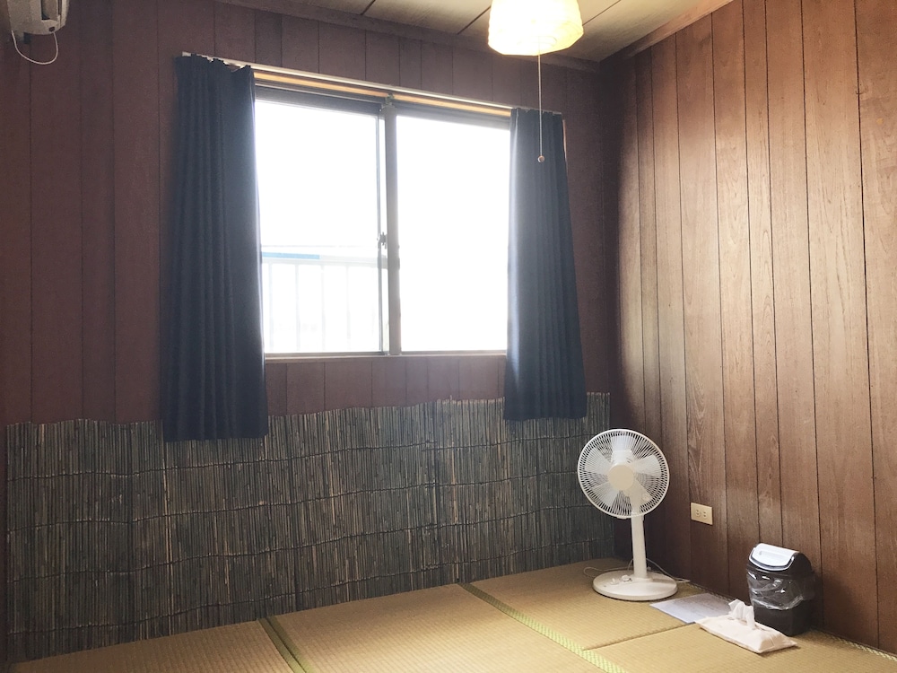 Economy Twin Room, Shared Bathroom photo 1
