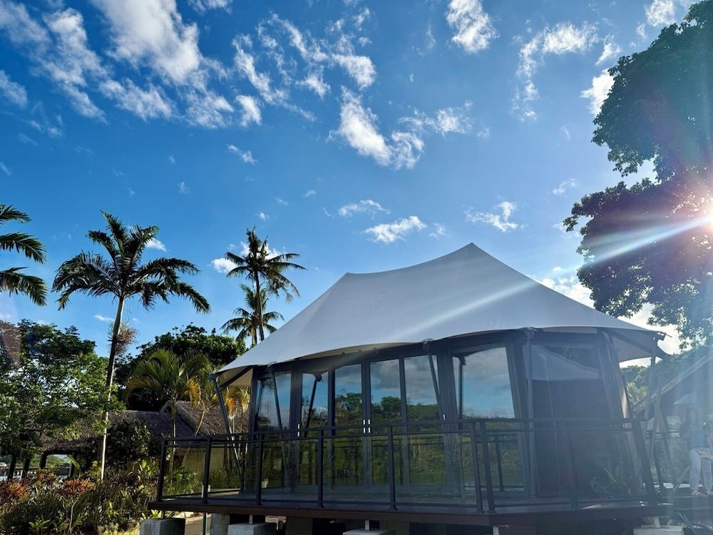 Deluxe Room, Beachfront photo 1