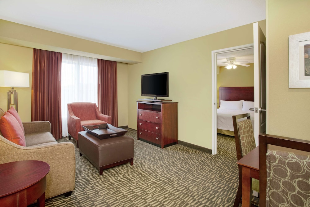Suite, 1 King Bed - Photo 3