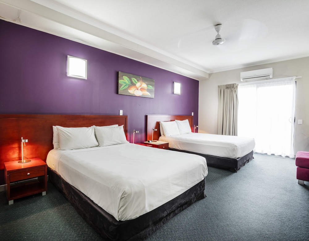 Twin Room, 2 Queen Beds, Pool View - Photo 5