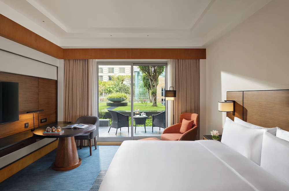 Club Room, 2 Twin Beds, Patio - Photo 1