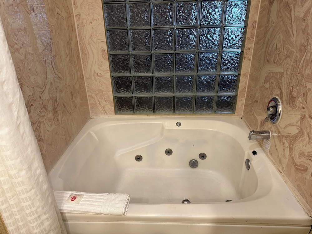 Deluxe Suite, 1 King Bed, Non Smoking - Photo 3