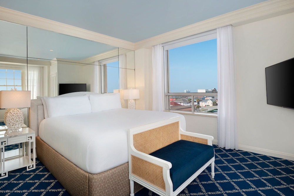 Room, 1 King Bed, City View (Mobility/Hearing Access, Roll-In Shwr) - Photo 1