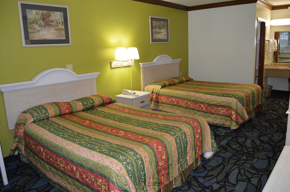 Standard Room, 2 Queen Beds photo 1