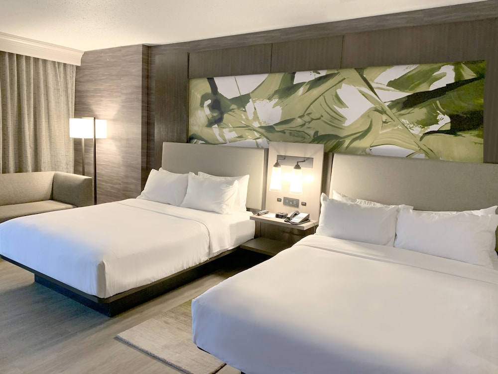 Room, 2 Queen Beds - Photo 4