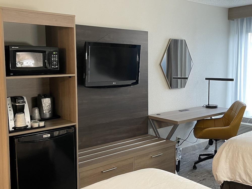 Room, 2 Queen Beds, Non Smoking - Photo 3